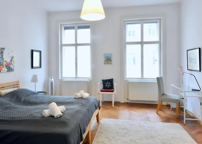 & Charming Viennese Flat
