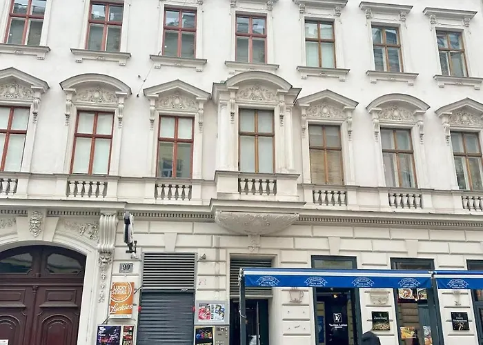 & Charming Viennese Flat *
