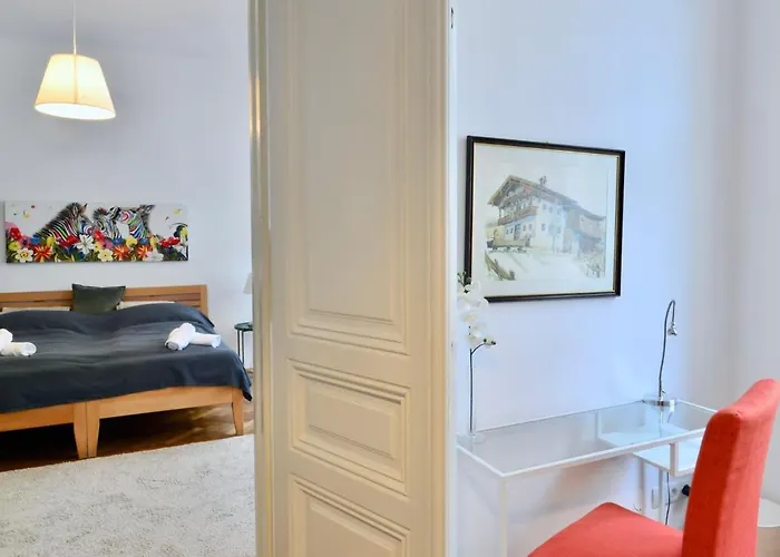 & Charming Viennese Flat Viena
