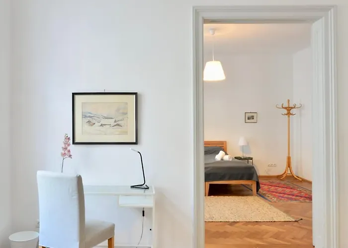 & Charming Viennese Flat