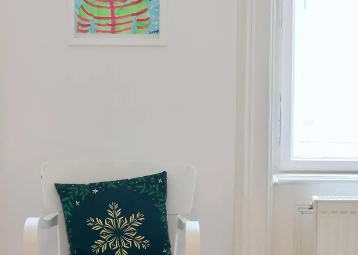 & Charming Viennese Flat